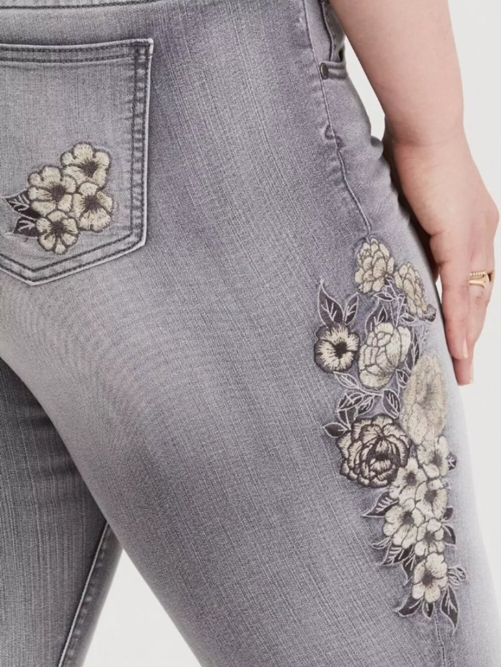 Torrid Embroidered Floral Smokey Grey Wash Ankle Cuttoff Skinny Jeans Size 14R